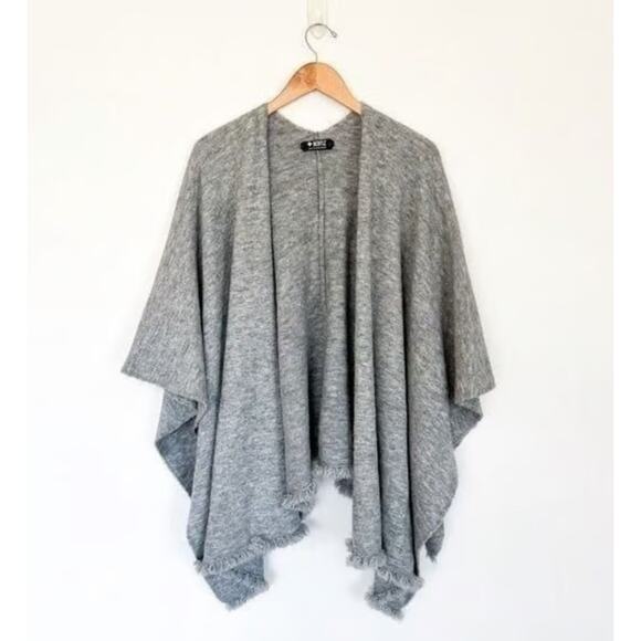Beryll‎ Cashmere Serape | Light Gray Oversized Blanket Scarf With Stretch - Picture 1 of 7